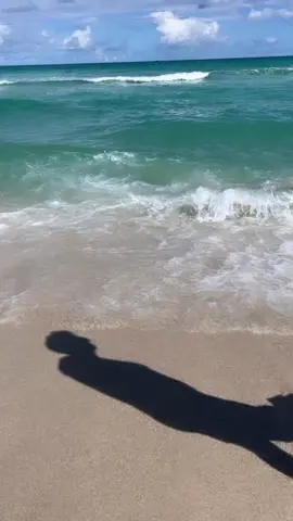 Florida🌴 #florida #floridacheck #floridalife #miami #beach #miamibeach #fyp #foryoupage #foryou #duet #MomsofTikTok #trendingaudio #trendingsound #funnytok #creator #influencer #viralaudio #viral #blowthisup 