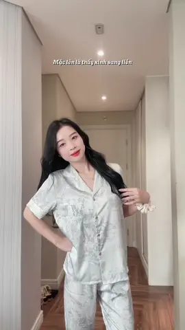 Người ta nói người đẹp vì lụa là không có sai mà. Lụa mát lạnh mặc lên vừa xinh vừa sang xứng đáng 10 điểm ✨| #reviewlamdep #goclamdep #quanaongu #sleepwear 