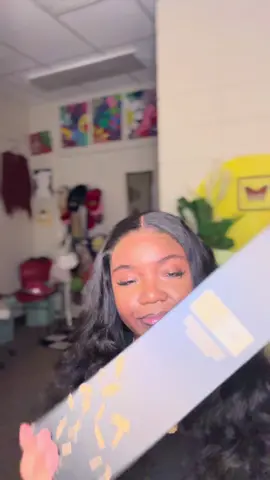 A quick method to curl my hair is my go-to! @wavytalkofficial came through with this heated brush!! First-Time buyers can get this for $16.99, which is a STEAL. Go purchase now!! #wavytalk 