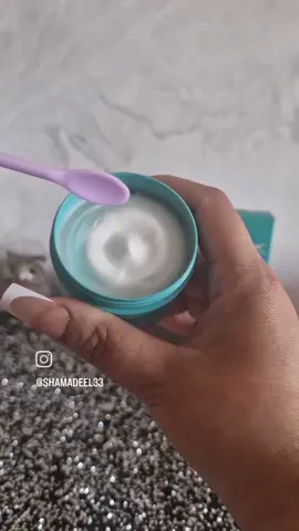 I love the packaging,  love the colour contast between the inner  box, hot pink, and the  mint cream pot. The cream has a thick texture but melts into the skin. It's  very moisturising and absorbs into the skin quickly. It gives a nice  boost of  hydration. Finelines seem reduced in appearance. Skin looks brighter and nourished. Thank you, @influenster and @marksandspencer #trend #desi #fresh#trendingsong  #marksandspencer#contentcreator #skincare #faceoil #tryitwithtiktok #influenster #foryoupage #foryou 