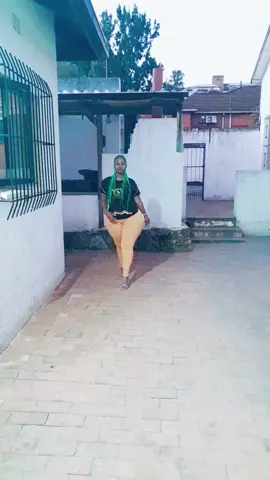 Nay le walk eqedimali ephaketheni.😍🤪🤣🤣 #foryou #fypage #fypシ #fypシ゚viral  #foryoupage  #mzansitiktok #southafrica #Qondomaks #model #trending #trendingtiktok #trendingvideos #trendingsongs #man #women #onelove #wow #share #beautiful 