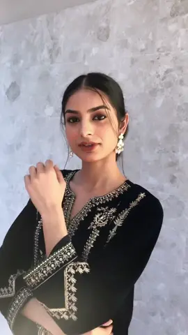 Mua:velvetvanity  In frame:@Harshpreet Bandesha . . .#velvetvanitysyd #makeup #makeupartist #simplemakeup #sydney #australia #wollongong #dolledup #mua #model #viral #makeupartistsydney #punjabisuit 