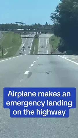 Due to an engine faliure this airplane was forced to make an emergency landing on the SP-340 motorway in Brazil. The plane came gliding down and landed just yards from moving cars, almost hitting an overpass and colliding with a roadsign.  The Brazilian Air Force said the incident involved an 'experimental aircraft, with no markings or registration'. The pilot was uninjured in the landing and no one on the ground was hurt. #airplane #car #news #emergency #landing 