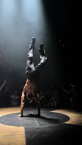 Our new ‘Mike’ @Daniel Blessing 🥵 🔥 #thingstodoinlondon #magicmikelive #london #mml #danielblessing #magicmikelivelondon #BookTok #webster 