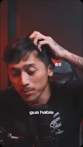 🤘🏽 #metal #metalhead #headbang #headbanger #headbangers #alesana #bmth #iprevail #bowdown #tiktok #fyp #man #CapCut 