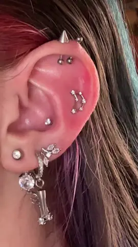 it fits my ear stack so well im in love <3 #ouferbodyjewelry #fyp #alternative #piercings #earstack #jewelry #silvergirl #earpiercings #helix #helixpiercing 