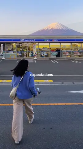 I had a feeling this would be the situation but i didnt expect the lines on both sides of the street lol. I think once the store is closed it's less busy and also early in the day. Lawson’s at Mount Fuji #mountfuji #mtfuji #traveljapan #japantraveltips #kawaguchiko 