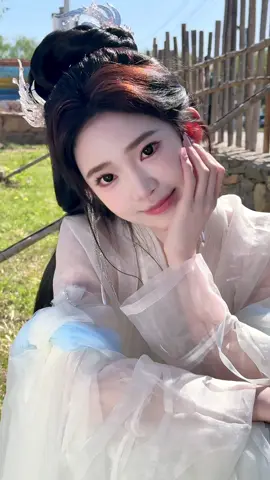 Is the rabbit cute or Xiaozhang cute?#末末末言丶 #hanfu#hanfustyle #hanfugirls #beautiful #beautifulmakeup #cosplay #fyp #viral 