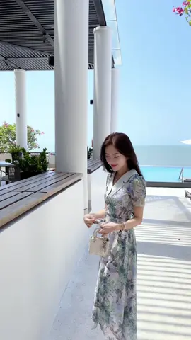 Đầm hoa đa sắc cuốn hút mọi ánh nhìn ------------- Đón đầu xu hướng mùa hè 2024, Lamia gửi tới nàng chiếc đầm chữ A được phủ trên họa tiết hoa đa sắc của chất liệu vải tơ ánh sang trọng. Một thiết kế dành cho những quý cô yêu thích công thức phối đồ nữ tính với chi tiết vai xếp phồng nhẹ, bản cổ cánh bướm ấn tượng nhưng vẫn ghi điểm với vẻ đẹp thanh lịch thu hút ánh nhìn từ người đối diện. #Sea #Dress #Dresss #dressseason #Damvoan #DamchuA #Damxoe #damdutiecsangtrong #damdibiendep #Dammaxi #dammaxidibien #damhoa #damhoanhi #Lamiadesign #dambodydangdai