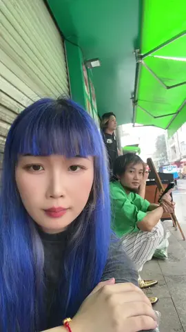 下大雨没法搬砖，网吧又没开 不会是老板跟网管跑路了吧😁 #记录真实生活 #网吧大神 