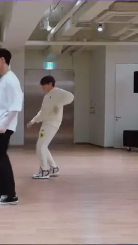 Moonwalk…I've watched it countless times 🕺🤍💜💜💜🙆‍♀️@ASTRO 아스트로  #b#binniem#moonbin문#문빈#a#aroha아#아스트로a#astrok#kpop#a#arohaastrom#moonbinfancam#b#binnieastrow#wanabeyourstar#m#moonbinastromoonbinforever