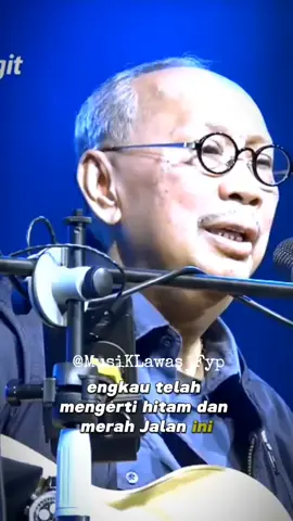 Titip Rindu Buat Ayah (1993)  Lagu Titip Rindu Buat Ayah menggambarkan kerinduan seorang anak terhadap orang tua, khususnya sang ayah yang telah meninggal. Dalam liriknya, lagu ini mencerminkan pandangan seorang anak terhadap ayahnya. Ayah adalah pahlawan dalam kehidupan kita, selalu berjuang untuk memenuhi kewajibannya sebagai kepala keluarga. #ebietgade #titiprindubuatayah #lagu80an90an #laguebietgade #kumpulanlagulawas #lagunostalgia #foryoupage 