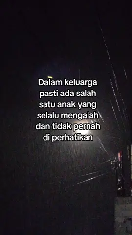 apalagi kalo punya sodara banyak pasti dibeda bedain  :') #quotesaesthetic #quoteoftheday #quotestory 