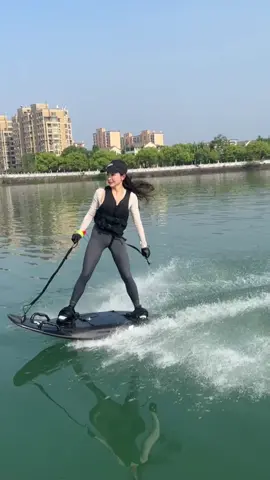 RUSH WAVE , That's a lot of motivation #rushwave  #Surfing #surfboard #electricsurfboard