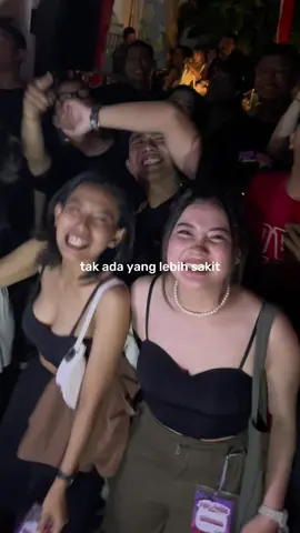 Berkata “Aku baik-baik saja” #Anarcute #PopPunk #Band #AkuDisini #KaosBand #Skena #Live #LiveBand #Lyrics 