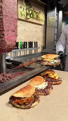 Mezeli Tombik Döner Hazırladık !! Sizce et dönere en çok hangi meze yakışır ? #mezelidöner #etdöner #food #tombikdöner #meat #meatlovers #yaprakdöner #doneright #donerkebab #eniyirestaurant #agababa #ağababadöner 