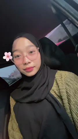 ada lagi ke laki tampan yang tunduk dngn satu wanita sahaja 