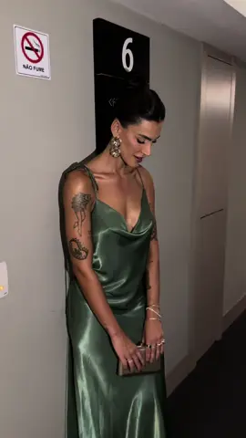 Slip dress é minha religião 🫶🏻 #look #slipdressoutfits #outfitideas #outfitinspo 