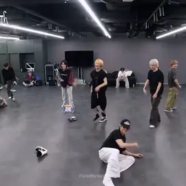 Spek pensil inul semua😭 #wayv 