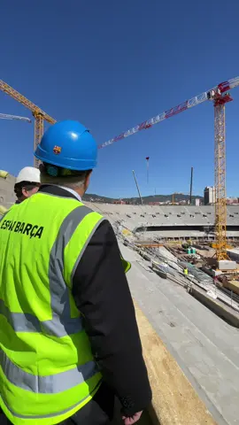 Visiting the construction zone 🏗️👷‍♂️ #fcbarcelona #barçaontiktok #barcelona #football #spotifycampnou #sports #barça #deportesentiktok 