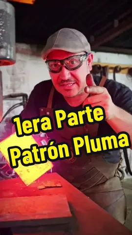 ¿Sabías que en Venezuela forjamos cuchillos artesanales? 🇻🇪🔥  Aquí te muestro cómo forjar un Damasco Patrón Pluma 🪶  Si quieres ver el cuchillo terminado con este hermoso patrón, no te pierdas la 2da parte de este video 🎬 #cuchillosartesanalesrp #Venezuela #cuchillosartesanales #aragua #knife #damascussteel 