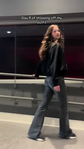 The red light was a paid actor #OOTD #fyp #pourtoi #outfit #outfitinspo #fashion #outfitideas #outfitoftheday #clothes 