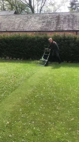 Our grooved roller is a must have tool this spring! You will be amazed at the difference in cut! #allettmowers #lawncare #lawn  Mower - Allett Stirling 51