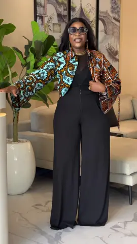 The cutest ankara jacket 😍 #kitengefashion #africanprint #ankaradesigns #africanfashion #shopdoja 