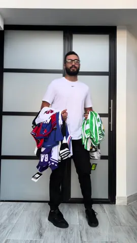 Cool like dat, que esperas para usar tu camiseta retro? #barceloba #cr7 #retrofootball #retrofootballshirt #futbol #championsleague #sundayleague #futbol #fiorentina #newcastle #parma #england #france #zidane #francia #sporting #classic #vintage