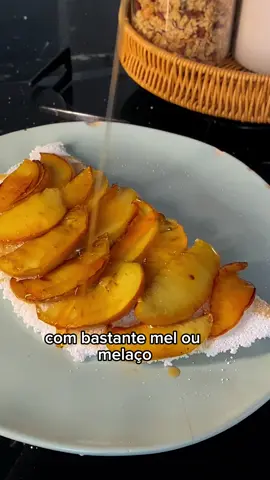 Tapioca de queijo, maçã & mel! Faz e me conta! 🧀❤️🍯😝 #tapioca #queijo #mel #maça #cafedamanha 