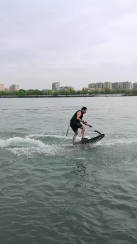 RUSH WAVE ,Oil-powered surfboard, Walk on the waves #rushwave  #Surfing #surfboard #Oilsurfboard