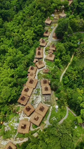 Desa Adat Praijing adalah sebuah desa adat yang terletak di Pulau Sumba, Nusa Tenggara Timur, Indonesia. Desa ini dikenal karena kekayaan budaya dan tradisinya yang kaya, termasuk dalam hal seni dan upacara adat. Apakah Anda ingin tahu lebih banyak tentang desa ini?  📍 Desa Adat Praiijing. Sumba For Booking And Inquiries. More info : WA +62 851-3370-5262 #pesonaindonesia #wonderful_places #wonderfulindonesia #folkscenery #folkscenery #sumba #praiijingvillage #fypviral #fypviralシ #fyptiktok 