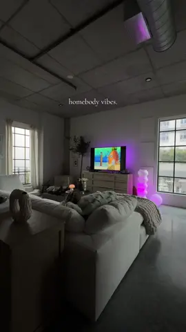 homebody vibes 🙂‍↕️🌧️🫶🏼 #Lifestyle #cozy #homebodylife #homebody #relatable #weekendmood #gloomy #rainyday #naps 