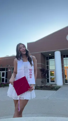 cap and gown pics 🥺