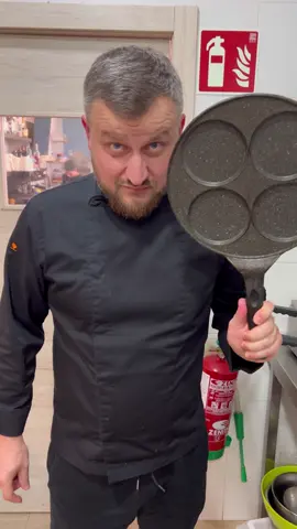 Lifehack with egg and garlic. How to fry a round egg.🥚🥚🥚 #egg #garlic #hack #lifehacks #lifehackvideo #chef #Foodie 