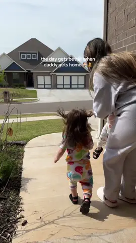 the best part of their day🥹🧸✨ #dadlife #motherhood #family #twins #Lifestyle 