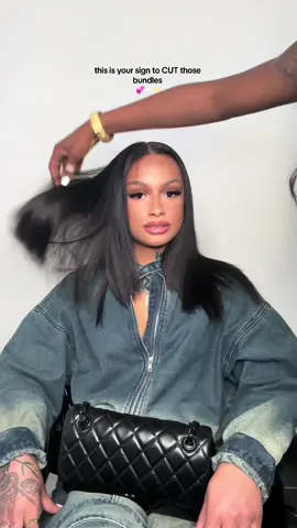 CUT them layers!! makes everything better 🫶🏽☁️✨ These bundles played a big part in my end result… They are fireee and are so silky, natural and luxurious 🤍🤍#fyp #viral #makeup #makeup #curlinghair #viral #viral 