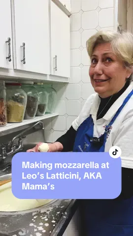 Making mozzarella at a 95 year old deli in Queens. 🤌🏻