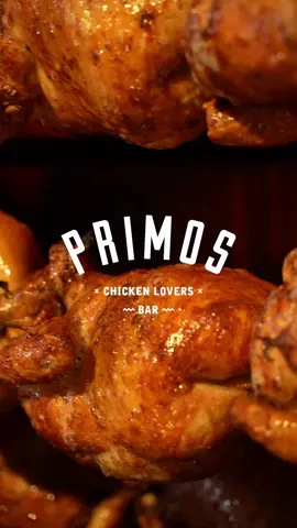 Nuestro pollito siempre crocante por fuera y jugoso por dentro. 🐔🐥 Los esperamos en nuestros locales de San Isidro, Miraflores, La Molina y el Boulevard de Asia 🤘  Pedidos por 👇  Web: www.primoschickenbar.pe  Whatsapp: +51 947 926 802 🛵  #primoschickenbar #primoschicken #Foodie #foodiegram #foodporn #polloalabrasa #chickenlunch 