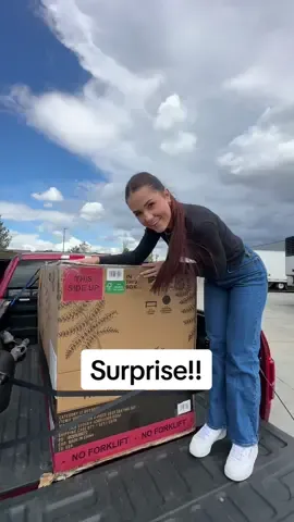 Come spontaneously buy new patio furniture with us 😂 #samandjess #couples #Vlog 