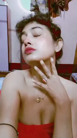 Choli k piche ❤️🔴  @iamathenadutt #iamathenadutt #reelsinstagram #trendingreels #myreelsvideo😍❤️❤️❤️❤️❤️❤️ #followｍe