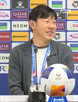 𝗦𝗵𝗶𝗻 𝗧𝗮𝗲-𝘆𝗼𝗻𝗴. 🥹 Masih bisa tertawa saat jumpa pers, walau hatinya terluka karena baru saja menyingkirkan tanah airnya. Semuanya demi sepakbola Indonesia. 🇮🇩 Hormat, coach! 🫡 #TimMerahPutih #AFCU23