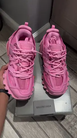 Pink Balenciagas 🛍🎀 #fyp #buchifresa🍓 #buchifresaboutique #pink #hellokitty #pinklover #balenciaga #pinkaesthetic #balenciagatrack #fypツ #viral #smallboutique #estilo #sapatos #lujo #rosa #tupagina