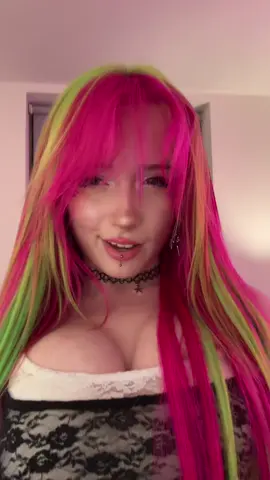 Hair transformation, ive missed the pink and green sm omg what do you guys think ?!?
