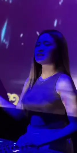 Gaun merah 💃🏼 @Dj Adhe #fansdjadhe #dj 