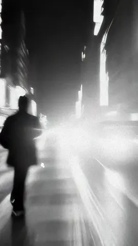 moving ~ ~ ~ Sketch N°214 ~ ~ ~ #city #lights #blurredlights #citystreets #animationart #blackandwhite #visualsoflife #visualart #aivideo #stablediffusion  #noise #grain #streetlight 