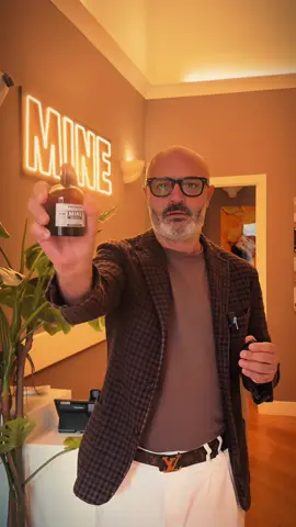 Una dei must have del mondo dei profumi. Max ci presenta Patchouli, una delle fragranze eterne di MINE. Vieni a scoprirla nelle nostre botteghe di San Giuseppe Vesuviano e Milano e anche nel nostro store online www.mineperfumelab.com #patchouli #handmade #parfumtiktok #eaudeparfum #