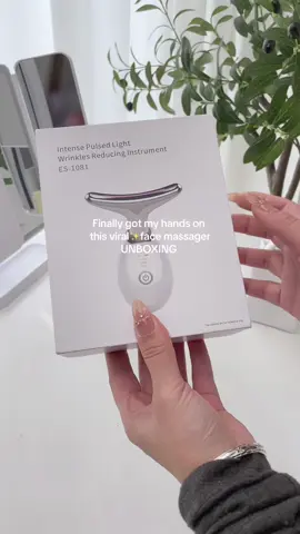 #fav 🤭My favourite part of skincare routine is my LED face device that helps sculpt & snatch my face! #wrinklestreatment #facelifting #antiage #facemassager #beautydevices #spotlight #tiktokmademebuyit #springsale 