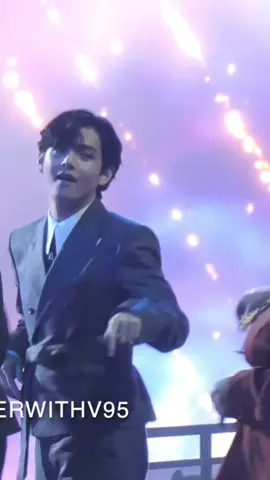 Taehyung knows how to party 🥳 look at him shaking his booty and smiling to girls 💘 #taehyung #fyp #bts #girls #v 