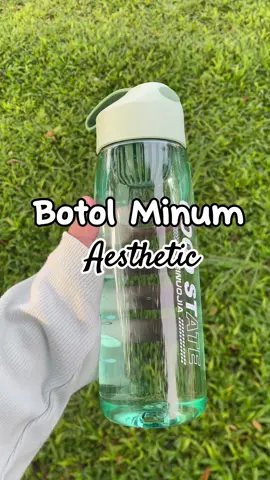 Botol minum aesthetic ini harganya under 20k tp kualitasnya okee bgt 🫶🏻 #botolminumviral #tumblraesthetic #racuntiktok #fyp 